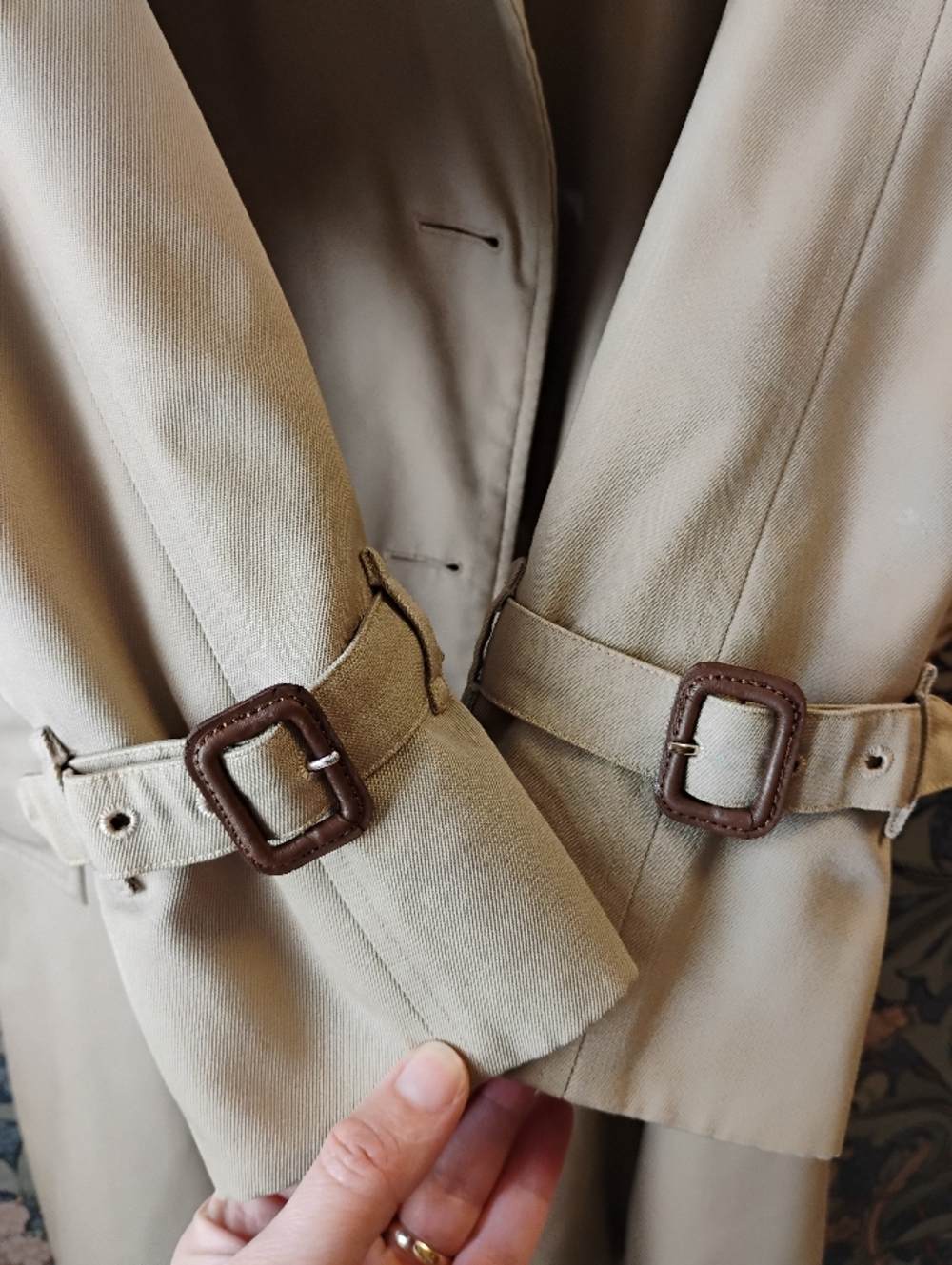 Vintage Burberry Beige Trench Coat with Signature Check Lining - Picture 6 of 10